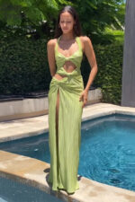 Robe d'été légère et décontractée parfaite pour les événements ensoleillés et les journées piscine-0